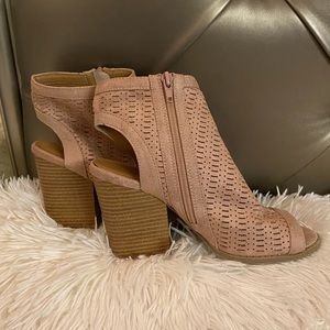 Cut-Out “Heel Sandals”